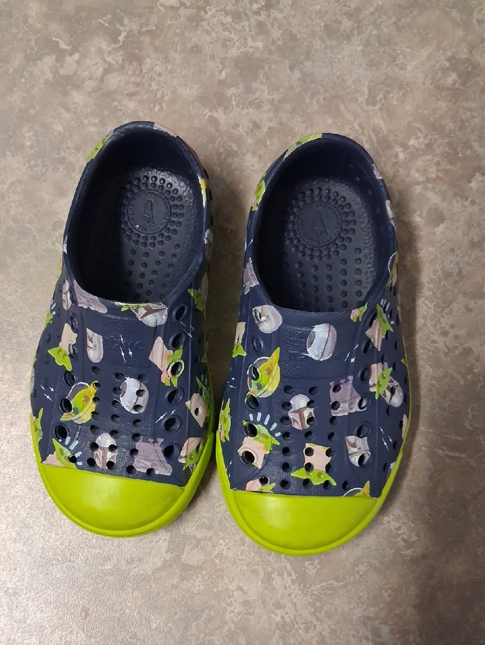 Kids Navy and Lime Green Slip-On Clog Shoes Size C6 natives Gently Used